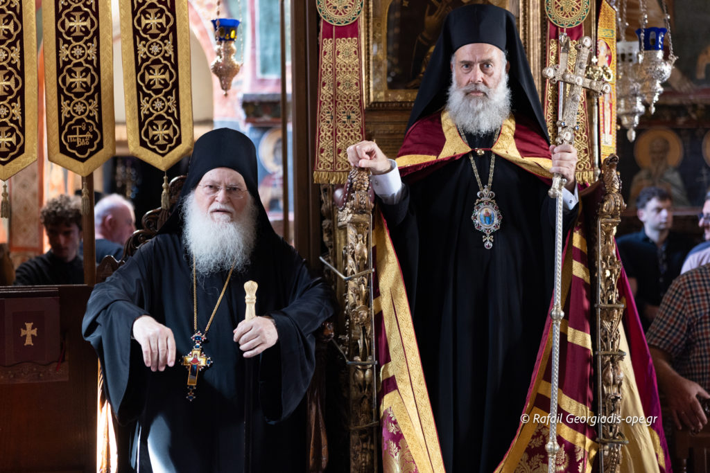 Yποδοχή Μητροπολίτου Θεσσαλιώτιδος & Φαναριοφερσάλων κ. Τιμοθέου στην Ι.Μ.Μ. Βατοπαιδίου